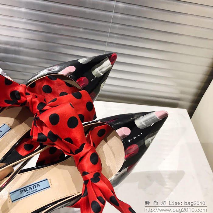 PRADA普拉達 2019早春新款 蝴蝶結絲帶 百搭款 高跟涼鞋 牛漆皮 女尖頭鞋 一鞋兩穿  ljl1467
